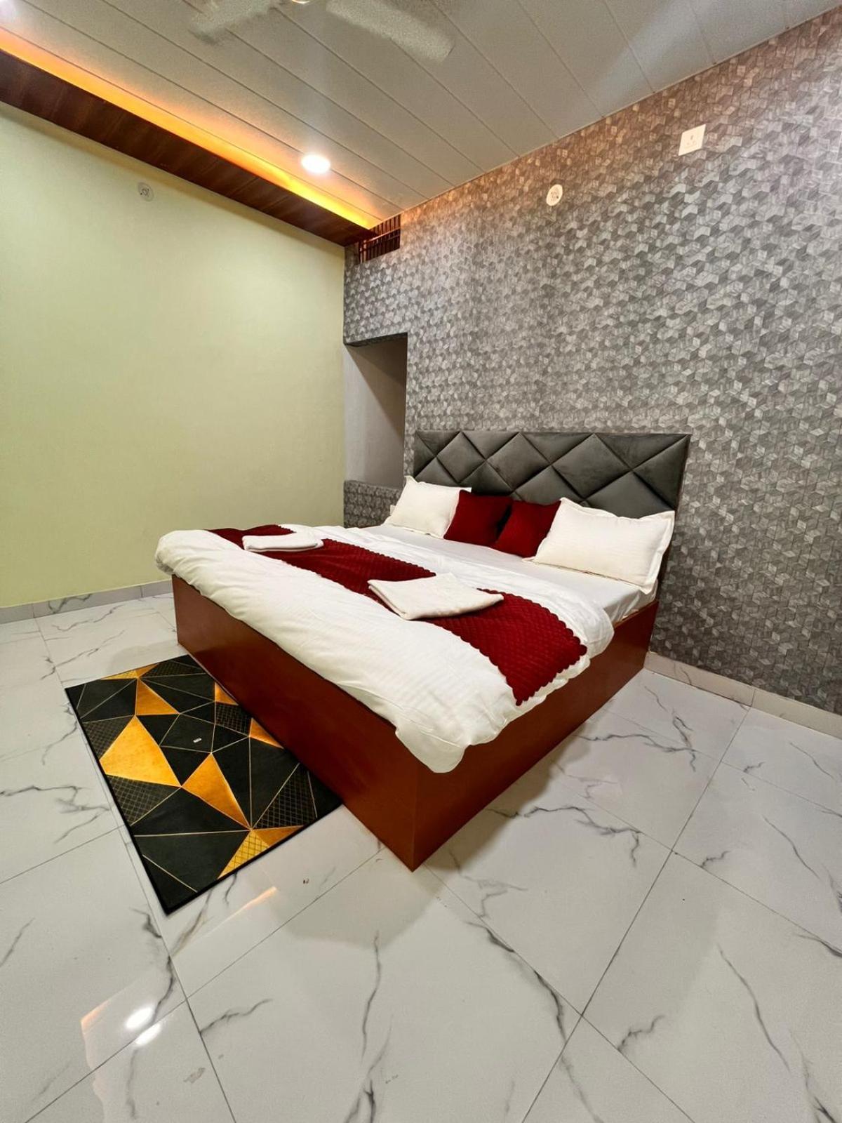 Gulab Residency Hotel Varanasi Bagian luar foto
